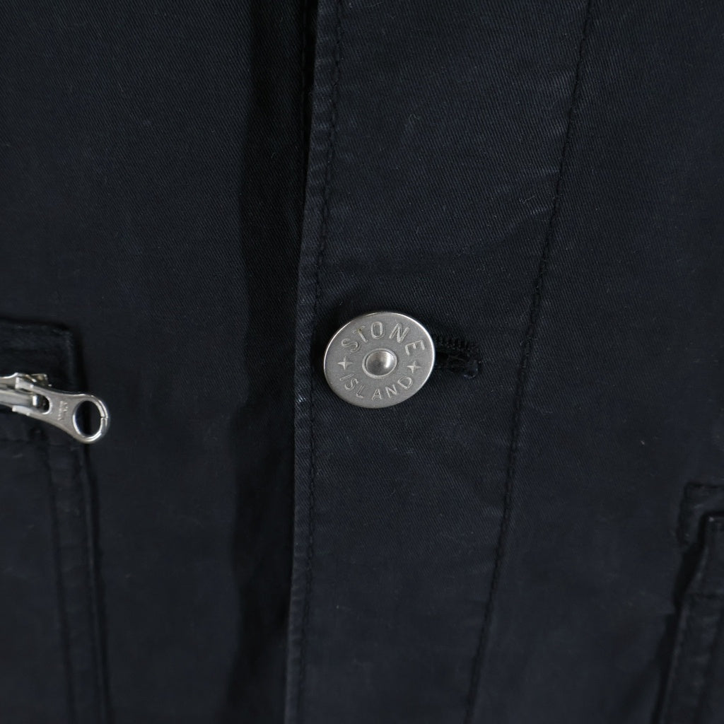 STONE ISLAND(ストーンアイランド) STRETCH TC GARMENT DYED SHORT SLEEVE 袖ロゴパッチ付き 半袖シャツ ブラック 811512410