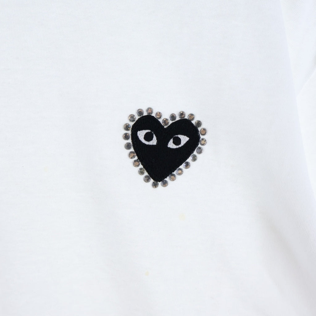 COMME des GARCONS(コムデギャルソン) ロゴパッチ ラインストーン装飾 クルーネック半袖Tシャツ ホワイト AX-T801