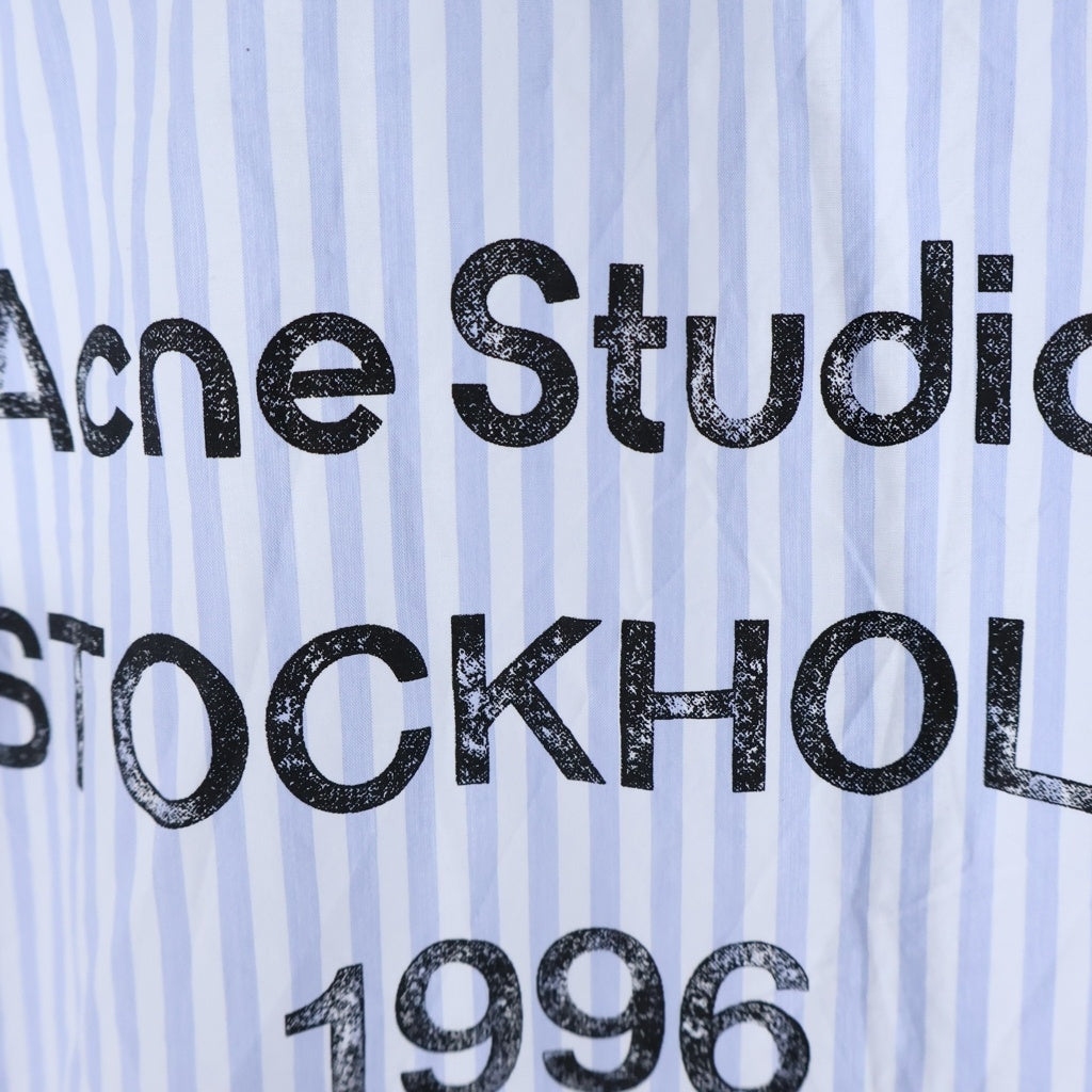 Acne Studios(アクネ ストゥディオズ) 25AW BUTTON-UP-SHIRT バックロゴ ボタンアップ長袖ストライプシャツブルー/ホワイト FN-UX-SHIR000064
