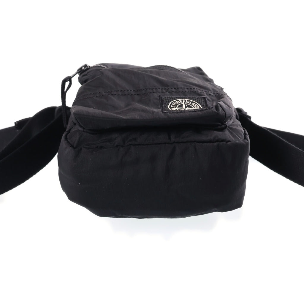 STONE ISLAND(ストーンアイランド) 26SS COATED NYLON METAL IN ECONYL ロゴパッチ コーテッドナイロン ボディバック ブラック L1S159200015S0251