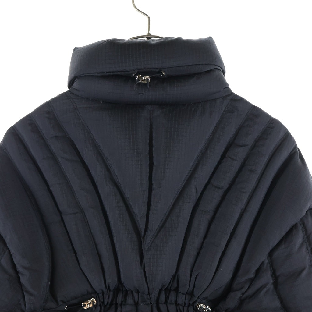 THUG CLUB(サグクラブ) 24AW ロゴプレート付き ジップアップナイロンダウンジャケット ブラック TC24PA0101