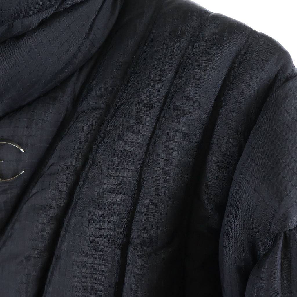 THUG CLUB(サグクラブ) 24AW ロゴプレート付き ジップアップナイロンダウンジャケット ブラック TC24PA0101