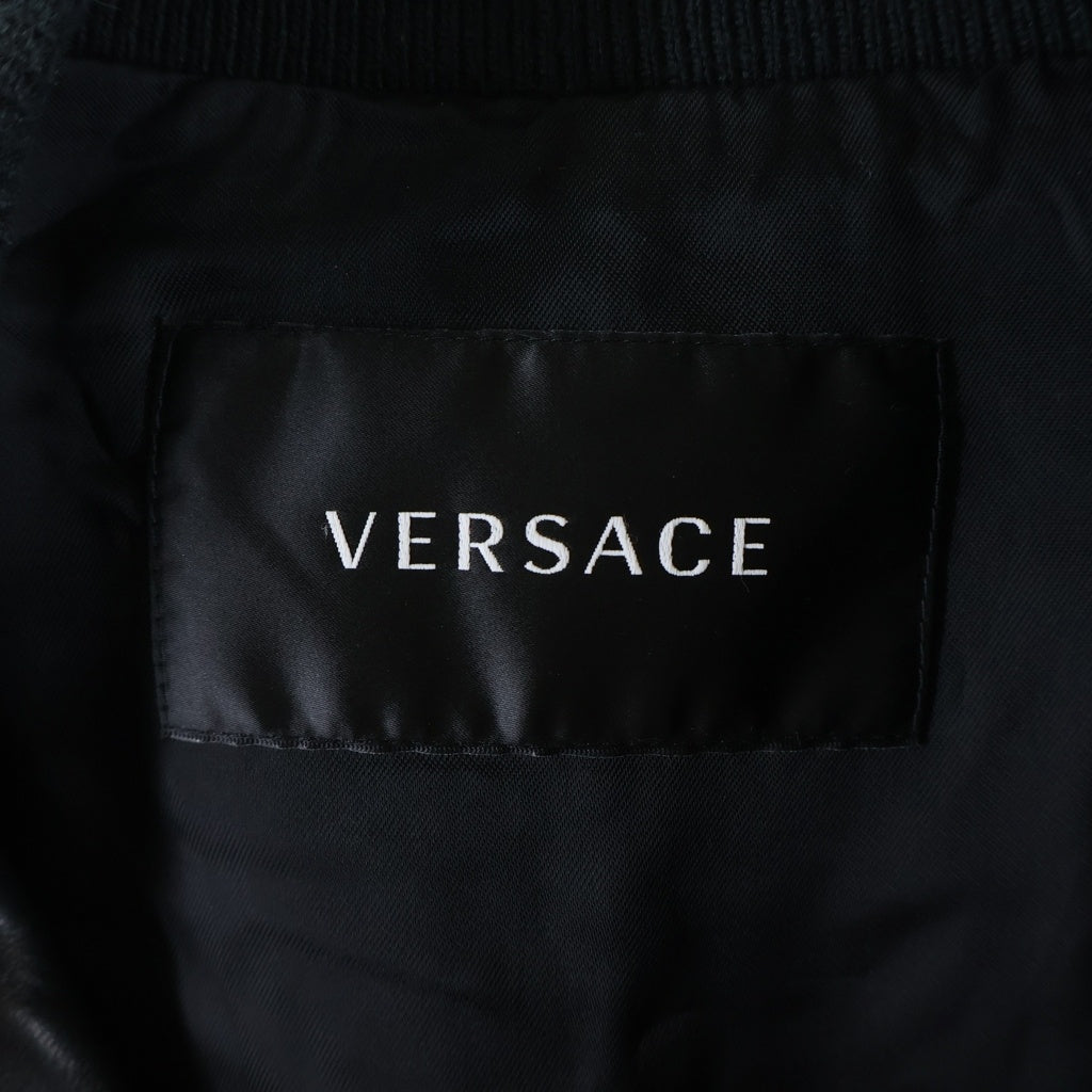 VERSACE(ヴェルサーチ) フロントロゴ ジップアップ シープレザージャケット ブラック 1010117