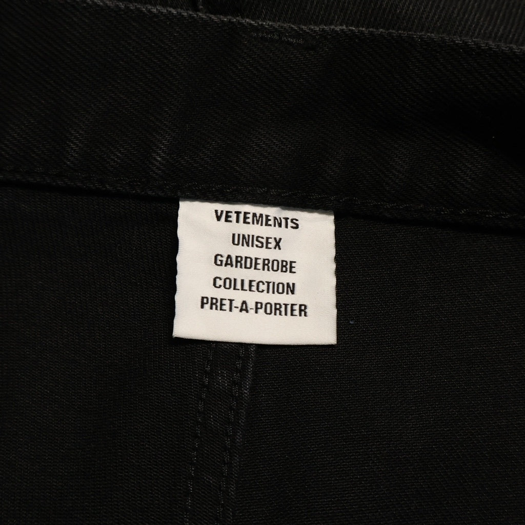 VETEMENTS(ヴェトモン) 25FW HIP-HOP SHORTS バックロゴ刺繍 ハーフカーゴショーツ ブラック