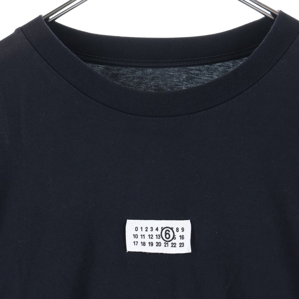 MM6 Maison Margiela(エムエムシックスメゾンマルジェラ) 25AW ナンバリングロゴ クルーネック長袖Tシャツ ロングスリーブカットソー ブラック SH0GC0034 S24312