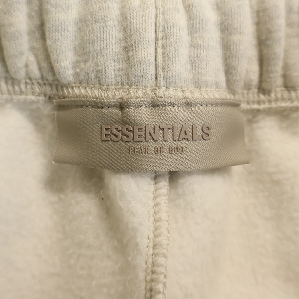 FEAR OF GOD ESSENTIALS(フィアオブゴッド エッセンシャルズ) ロゴワッペン リブスウェットパンツ ホワイト