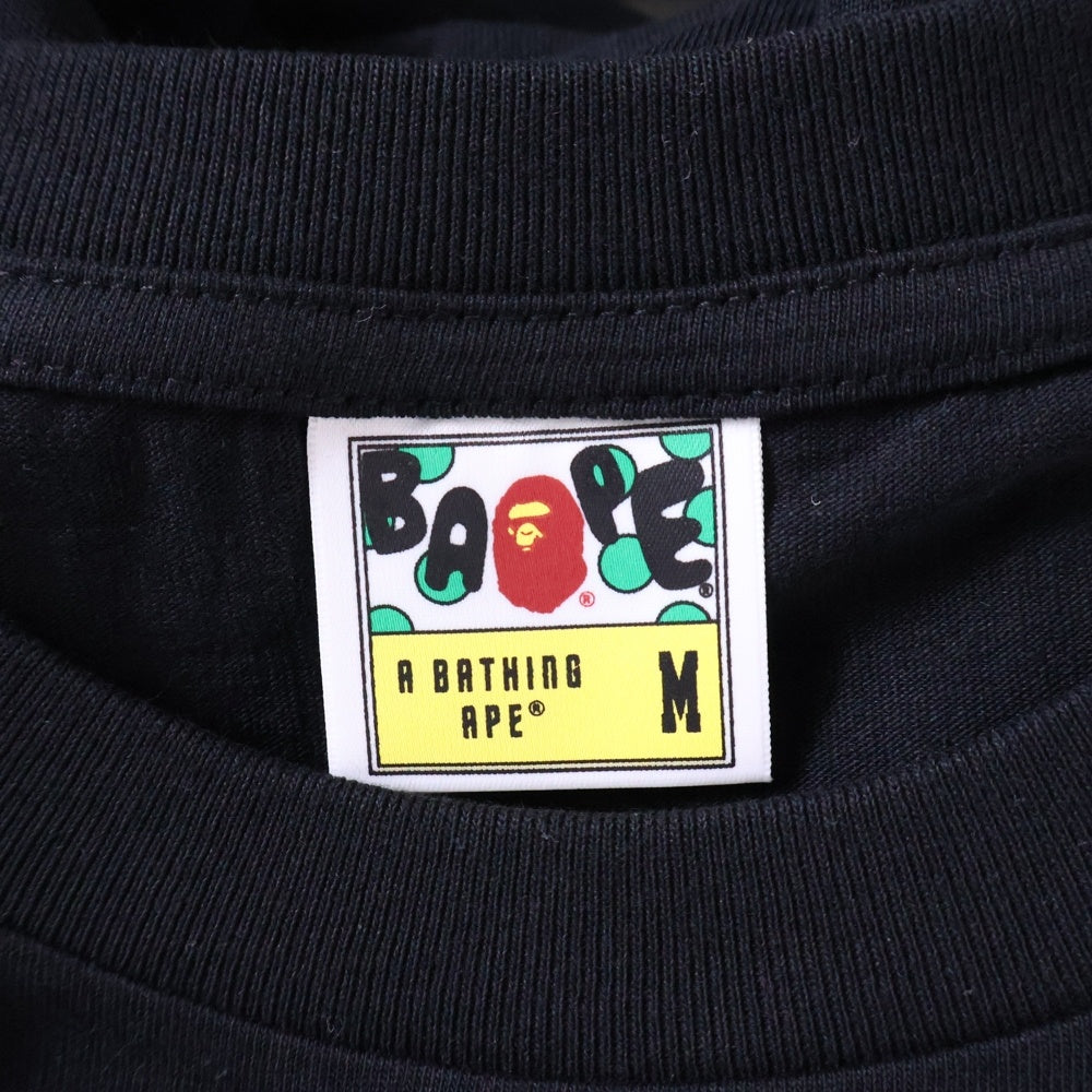 A BATHING APE(アベイシングエイプ) ABC CAMO COLLEGE TEE フロントプリント クルーネック半袖Tシャツカットソー ブラック/グリーン 001TEL801005M