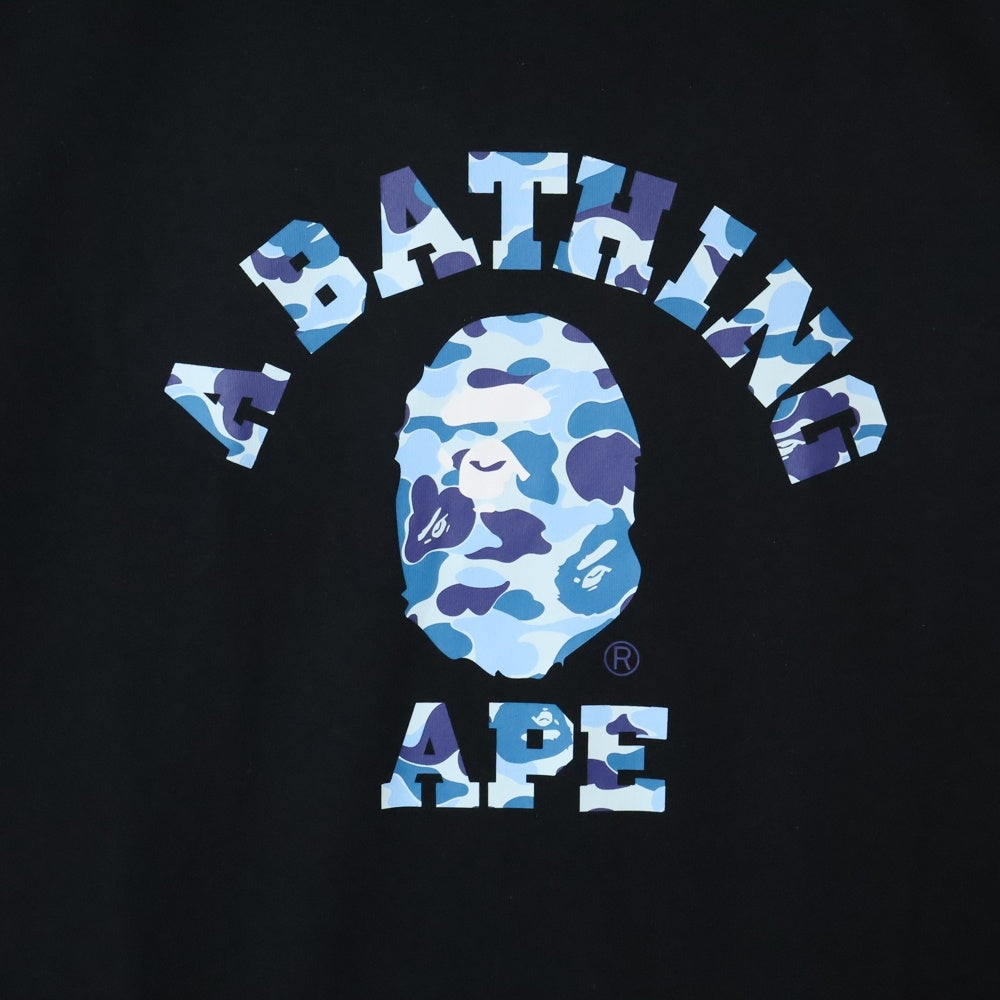 A BATHING APE(アベイシングエイプ) ABC CAMO COLLEGE TEE ABC カモ カレッジプリント クルーネックTシャツカットソー ブラック/ブルー 001TEL801005M