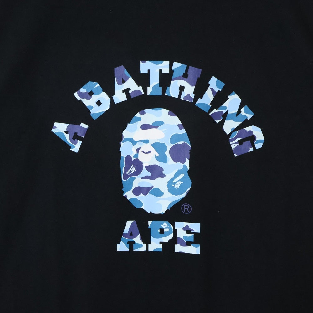 A BATHING APE(アベイシングエイプ) ABC CAMO COLLEGE TEE ABC カモ カレッジプリント クルーネックTシャツカットソー ブラック/ブルー 001TEL801005M