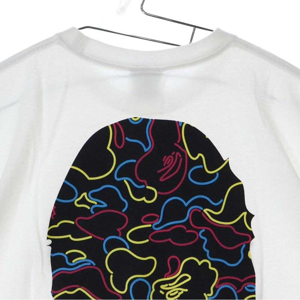 A BATHING APE(アベイシングエイプ) NEON CAMO BIG APE HEAD TEE クルーネック半袖Tシャツカットソー ホワイト 001TEL301039