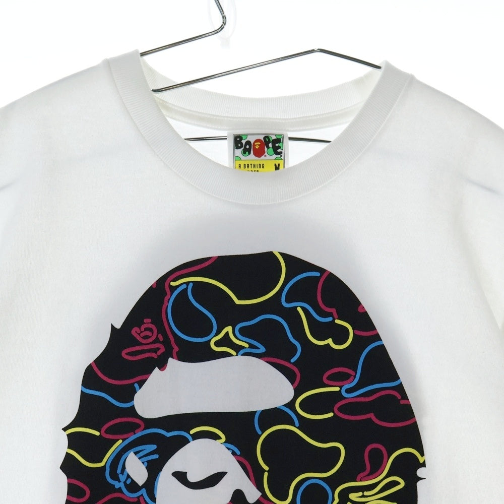 A BATHING APE(アベイシングエイプ) NEON CAMO BIG APE HEAD TEE クルーネック半袖Tシャツカットソー ホワイト 001TEL301039