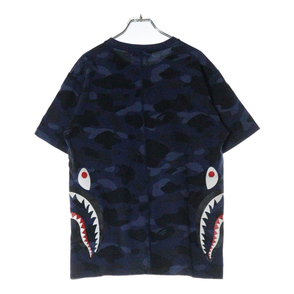 A BATHING APE(アベイシングエイプ) CAMO SIDE SHARK サイドプリント 総柄 クルーネック半袖Tシャツカットソー ブルー/ブラック