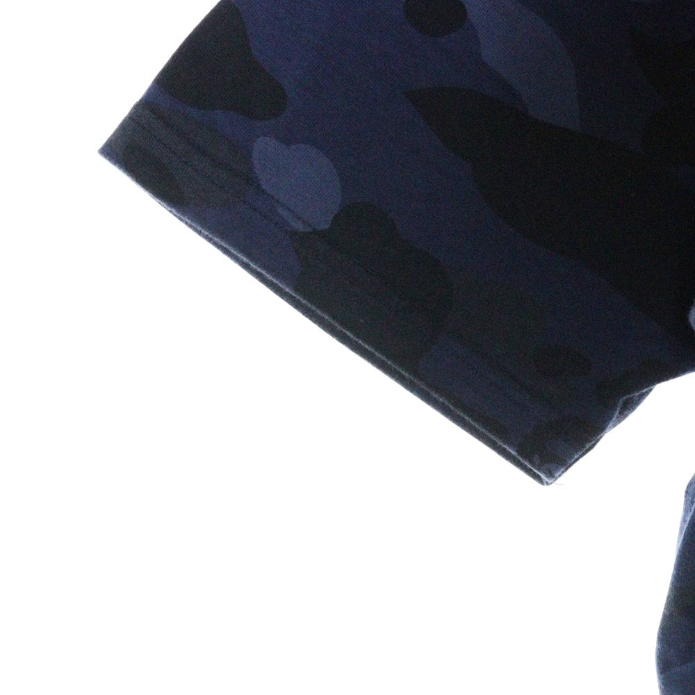 A BATHING APE(アベイシングエイプ) CAMO SIDE SHARK サイドプリント 総柄 クルーネック半袖Tシャツカットソー ブルー/ブラック
