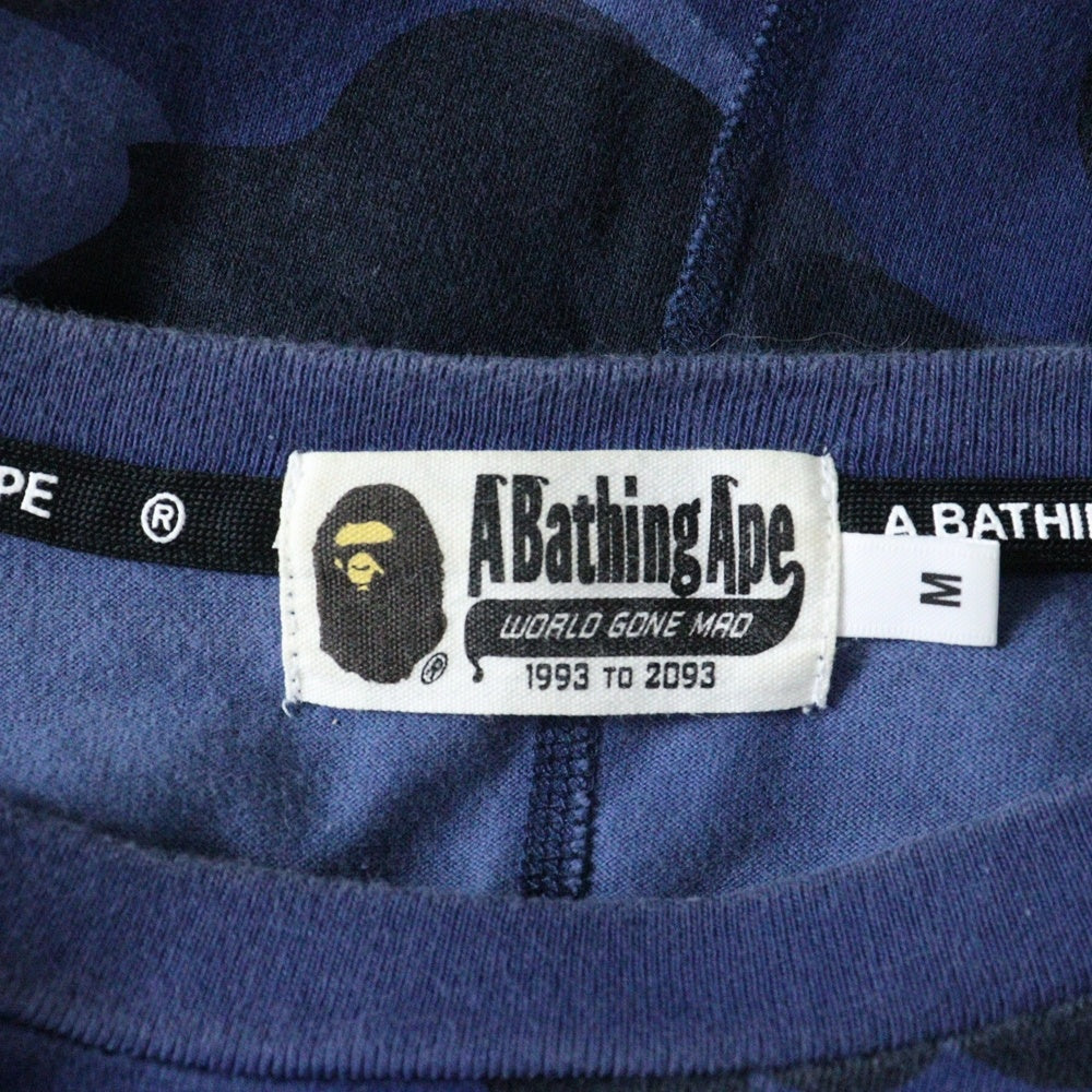 A BATHING APE(アベイシングエイプ) CAMO SIDE SHARK サイドプリント 総柄 クルーネック半袖Tシャツカットソー ブルー/ブラック