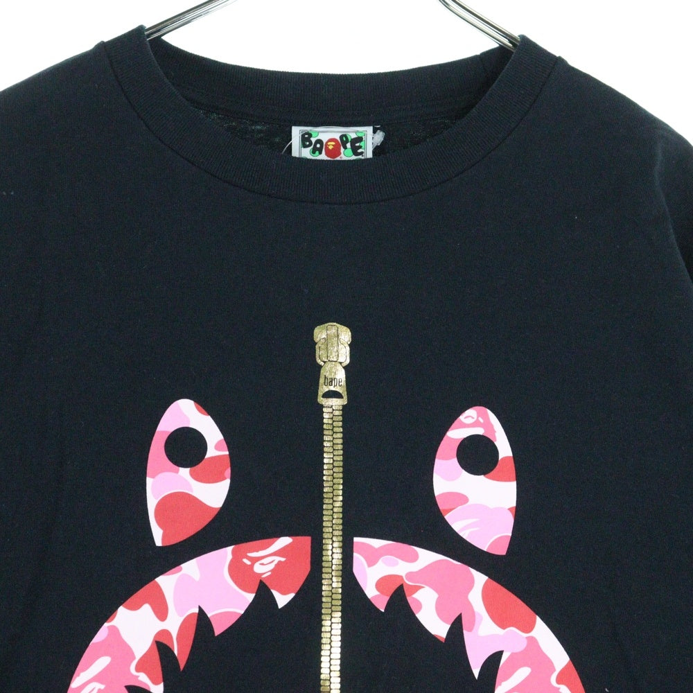 A BATHING APE(アベイシングエイプ) SHARK TEE シャークジップデザインプリントクルーネック半袖Tシャツカットソー ブラック/ピンク 001TEI301008M