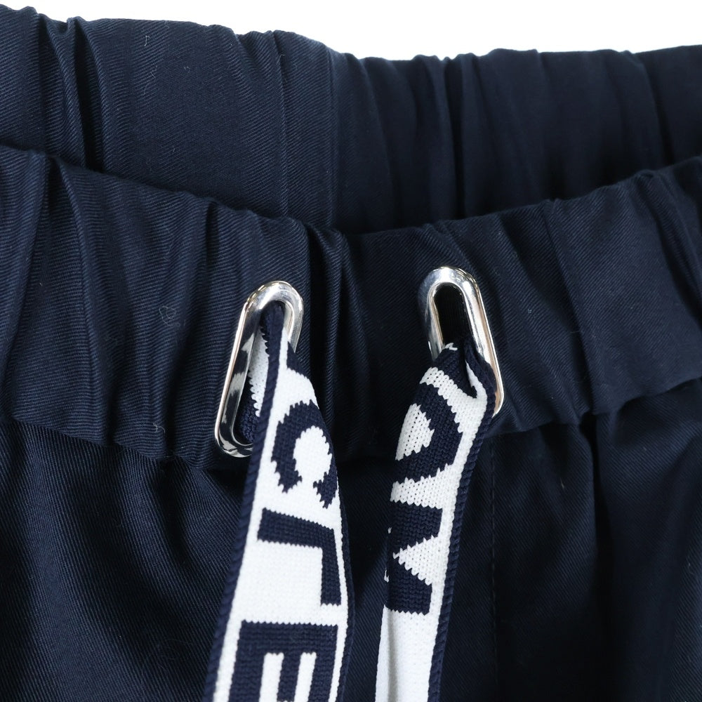 MONCLER(モンクレール) 23SS PANTALONE SPORTIVO ロゴドローコード ワッペン付きコットンパンツ ネイビー I10912A00003