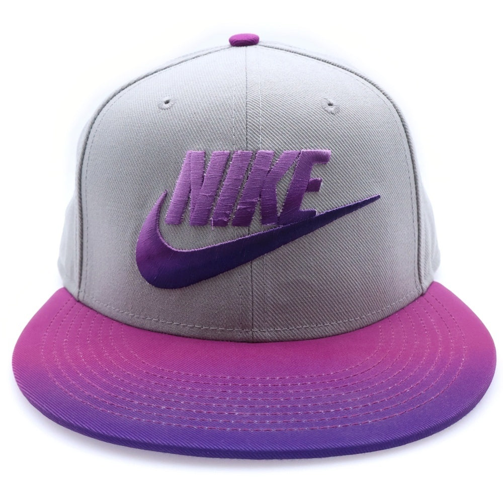 NIKE(ナイキ) フロント刺繍ロゴ ベースボールキャップ グレー/パープル