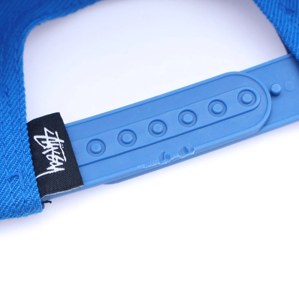 STUSSY(ステューシー) フロント刺繍ロゴ スナップバックキャップ ブルー