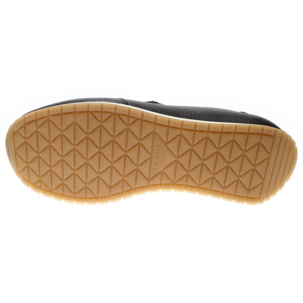 PRADA(プラダ) メタルロゴプレート レザーローカットスニーカー ブラック 2EG436