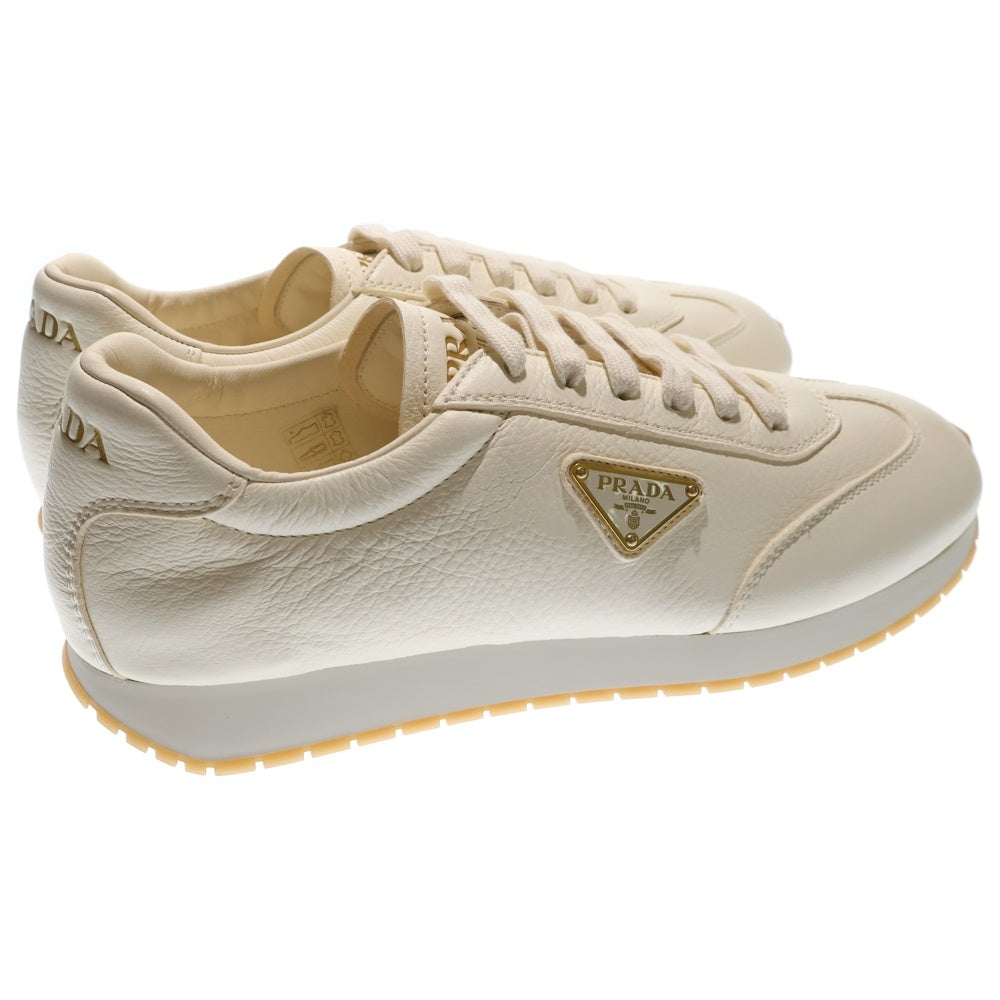 PRADA(プラダ) メタルロゴプレート レザーローカットスニーカー ホワイト