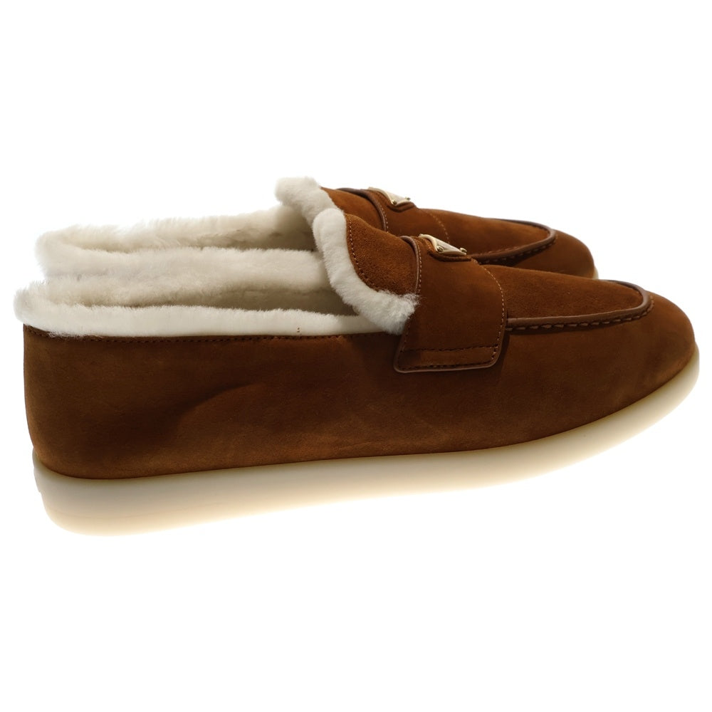 PRADA(プラダ) メタルロゴプレートファー付き スエードレザーローファー ブラウン 2DG124