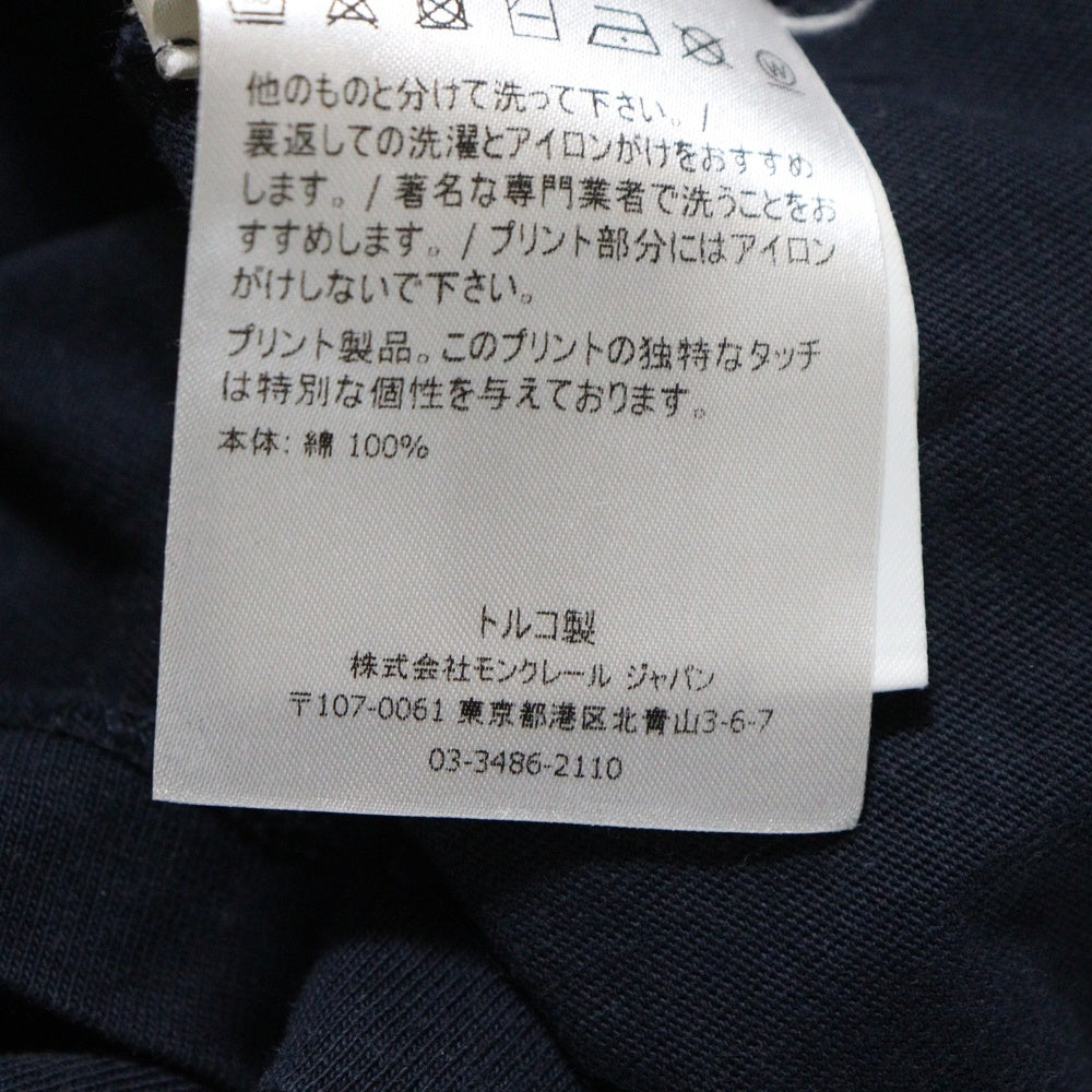 MONCLER(モンクレール) ロゴフロッキープリント クルーネック半袖Tシャツカットソー ネイビー G20918C00022