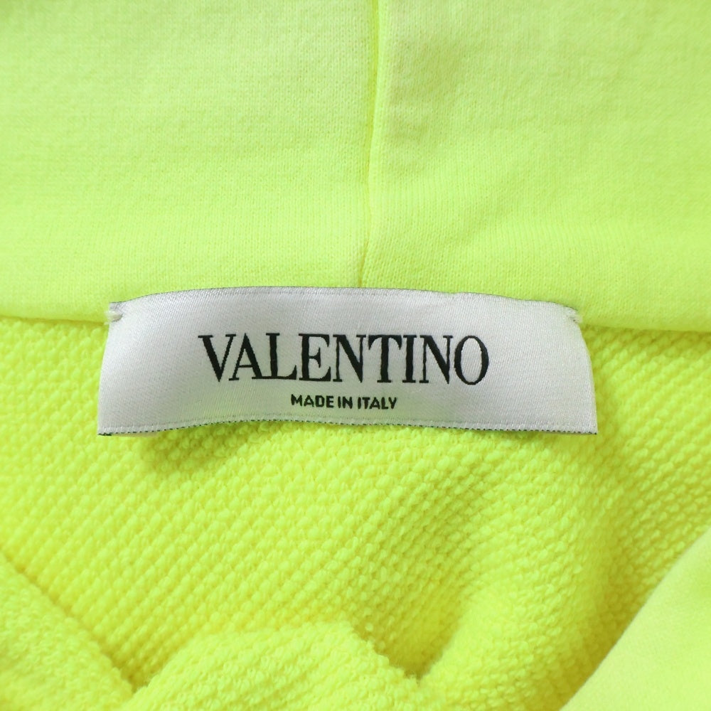 VALENTINO(ヴァレンティノ) フロントVロゴプリント スウェット プルオーバーパーカー イエロー TBOMF05W5HM