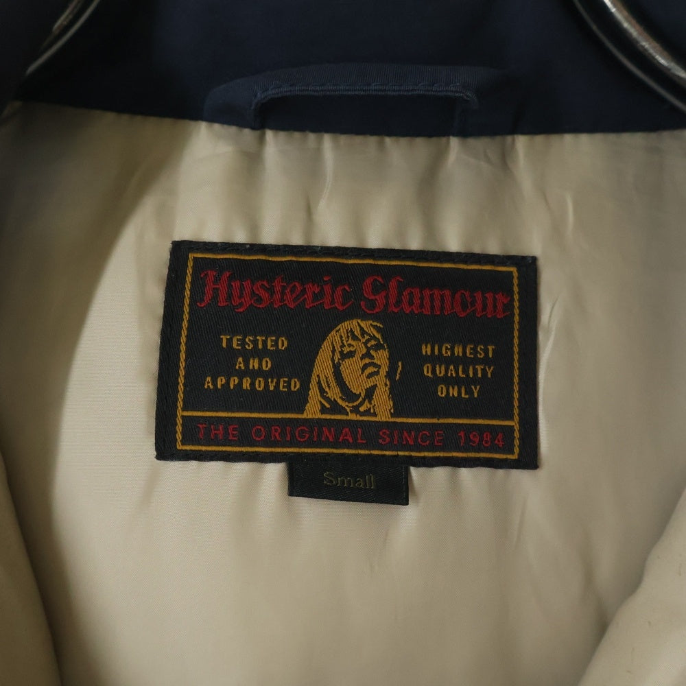 HYSTERIC GLAMOUR(ヒステリックグラマー) ロゴワッペン付き ジップアップ フーデッドダウンジャケット ネイビー