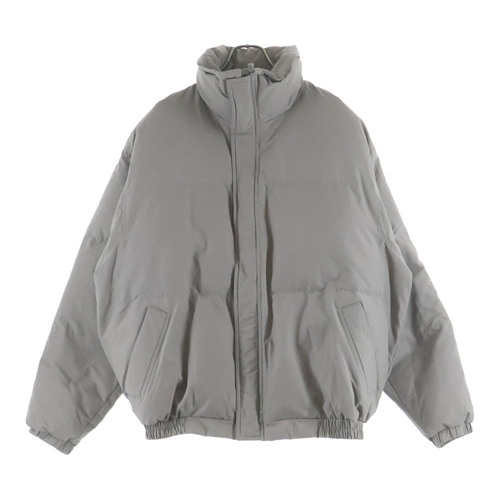 FEAR OF GOD ESSENTIALS(フィアオブゴッド エッセンシャルズ) PUFFER JACKET パファー ジップアップ ダウンジャケット ベージュ