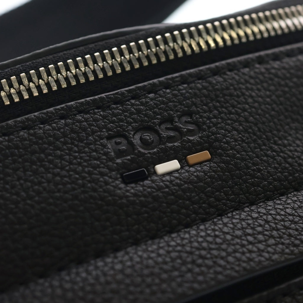 BOSS(ボス) エンボスロゴ レザー ベルトバッグ ブラック 50523434