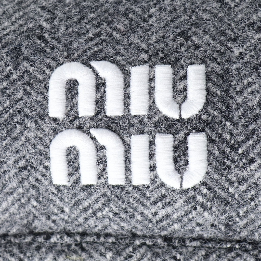 miumiu(ミュウミュウ) Logo Chevron Wool Beret フロントロゴ シェブロン ウール ベレー帽 グレー 5HC075 レディース