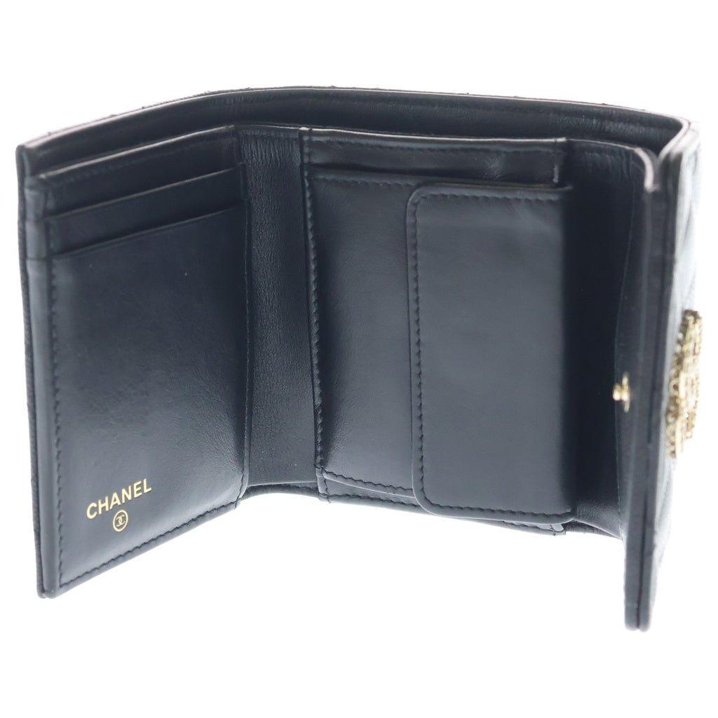 CHANEL(シャネル) マトラッセ ココマーク キャビアスキン 三つ折り財布 コンパクトウォレット ブラック AP4557 レディース