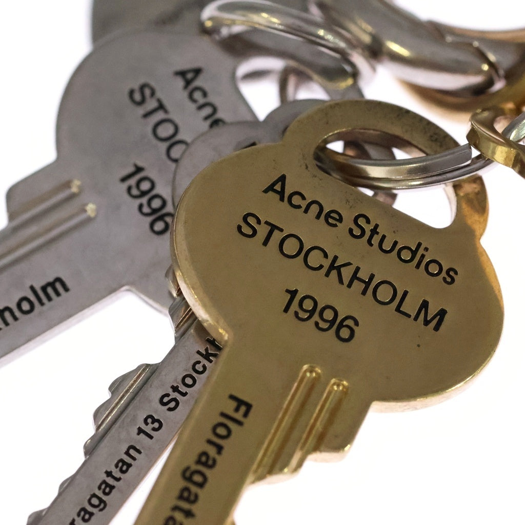 Acne Studios(アクネ ストゥディオズ) ハートキーモチーフ ロゴ入り キーリング シルバー/ゴールド レディース