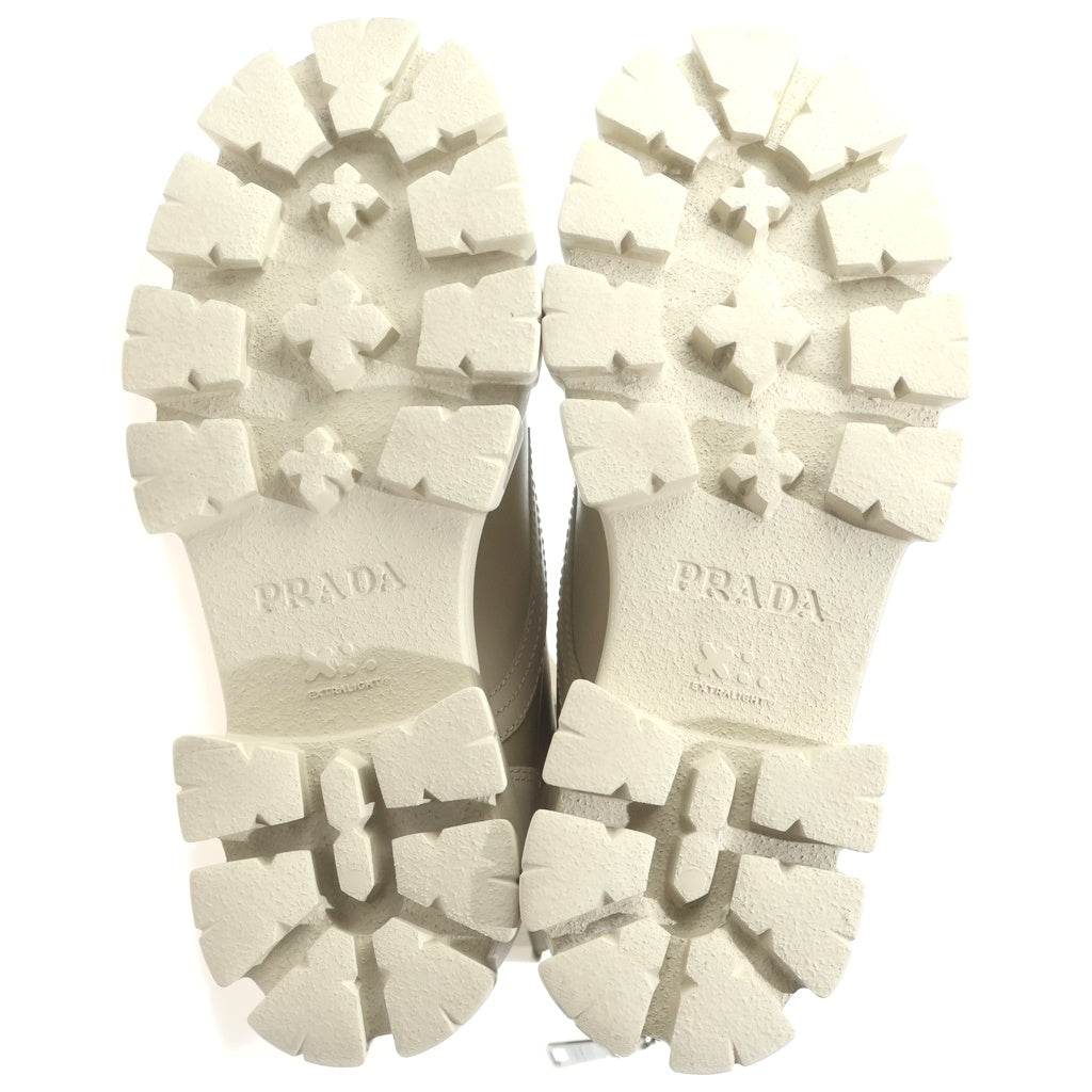 PRADA(プラダ) Re-Nylon リナイロン トライアングルロゴ ポーチ装飾レザーショートブーツ ベージュ レディース