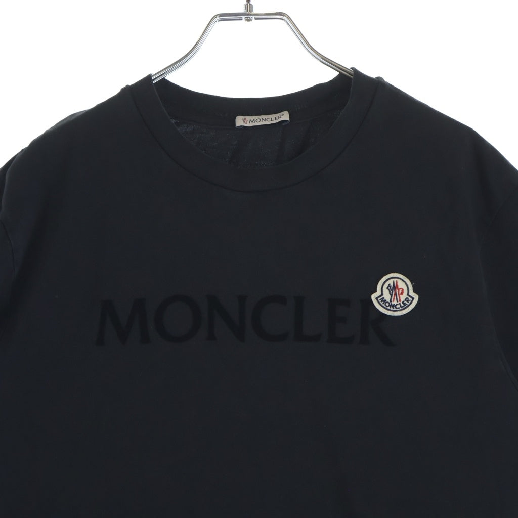 MONCLER(モンクレール) SS T-SHIRT フロントロゴプリント ワッペン クルーネック半袖Tシャツカットソー ブラック L10918C00067 8390T