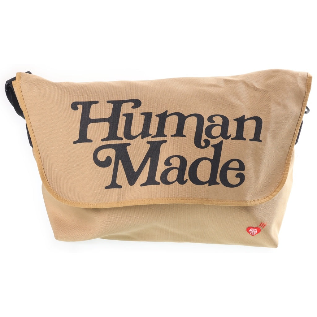 HUMAN MADE(ヒューマンメイド) ×Girls Don't Cry ガールズドントクライ ハート刺繍 フロントロゴプリント メッセンジャーバッグ ベージュ レディース