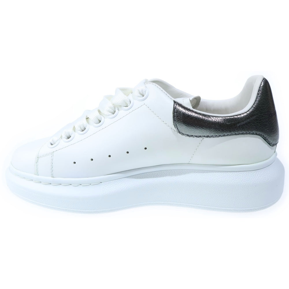 Alexander McQueen(アレキサンダーマックイーン) オーバーサイズド スニーカー レザー レースアップ ローカットシューズ ホワイト/シルバー レディース 553770
