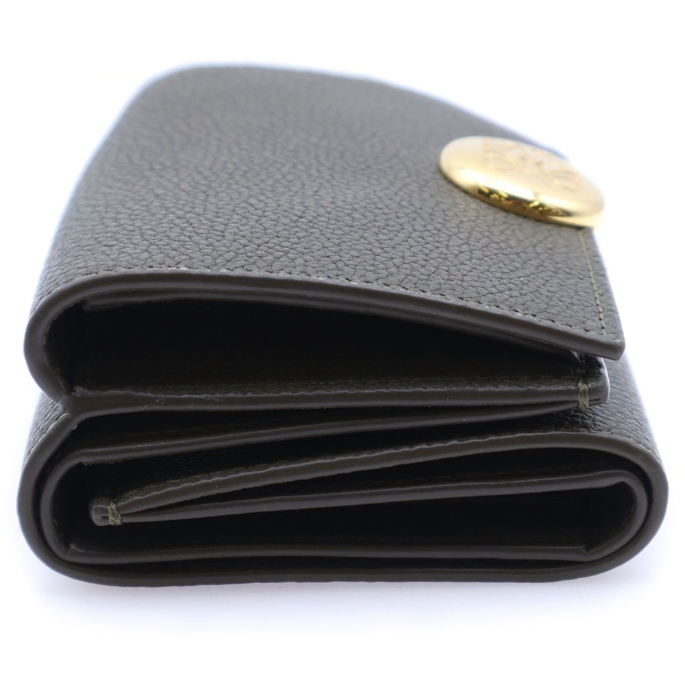 LOEWE(ロエベ) ペブル アナグラム トライフォールドウォレット コンパクトウォレット 三つ折り財布 カーキグリーン レザー ゴールド金具