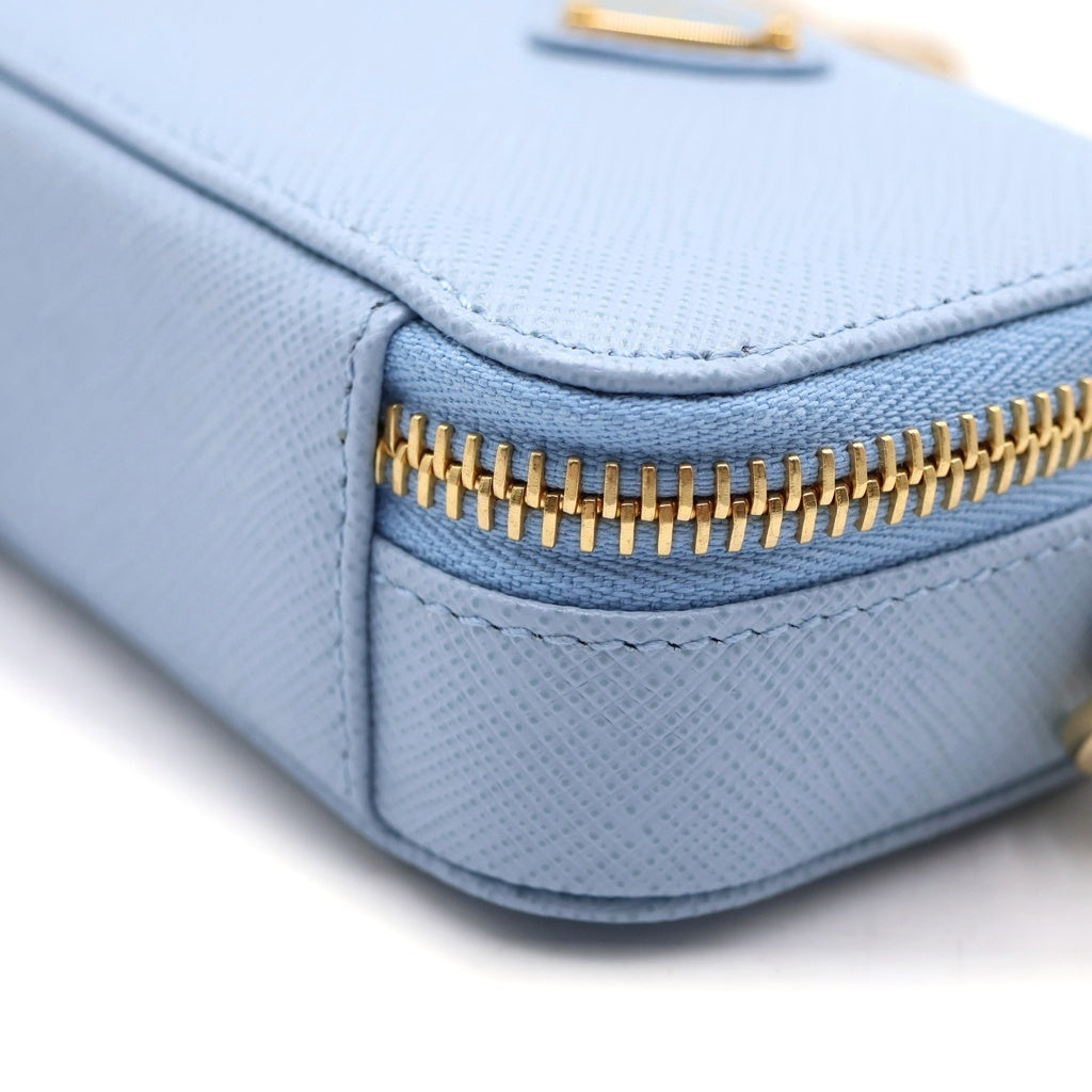 PRADA(プラダ) サフィアーノトライアングル ミニポーチショルダーバッグ ライトブルー レザー 1NR025 ゴールド金具 レディース