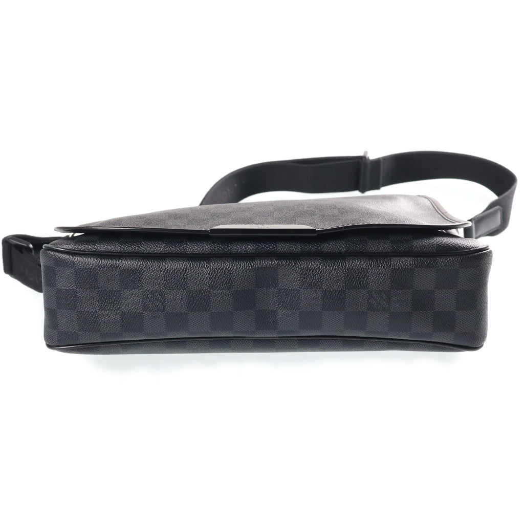 LOUIS VUITTON(ルイヴィトン) グラフィット ダニエルGM ショルダーバッグ メッセンジャーバッグ ブラック PVC×レザー N58033