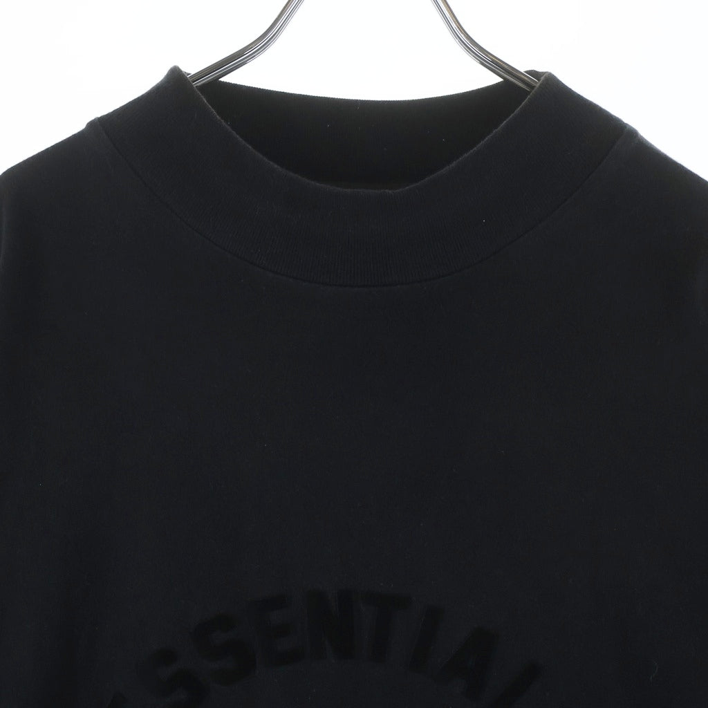 FEAR OF GOD ESSENTIALS(フィアオブゴッド エッセンシャルズ) ブランドロゴ モックネック 半袖Tシャツ カットソー ブラック