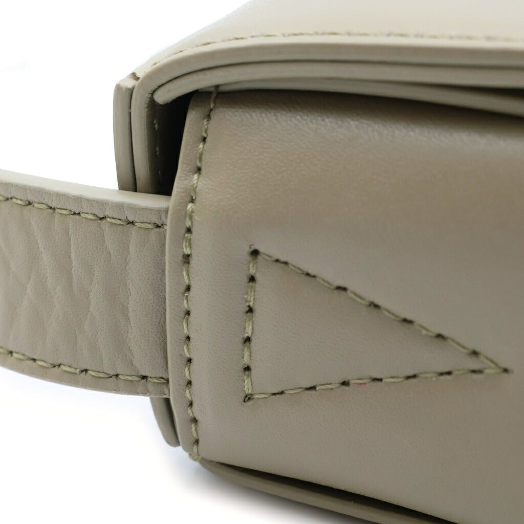 BOTTEGA VENETA(ボッテガヴェネタ) カセット ショルダーバッグ グレージュ ベージュ レザー 578004VMAY1
