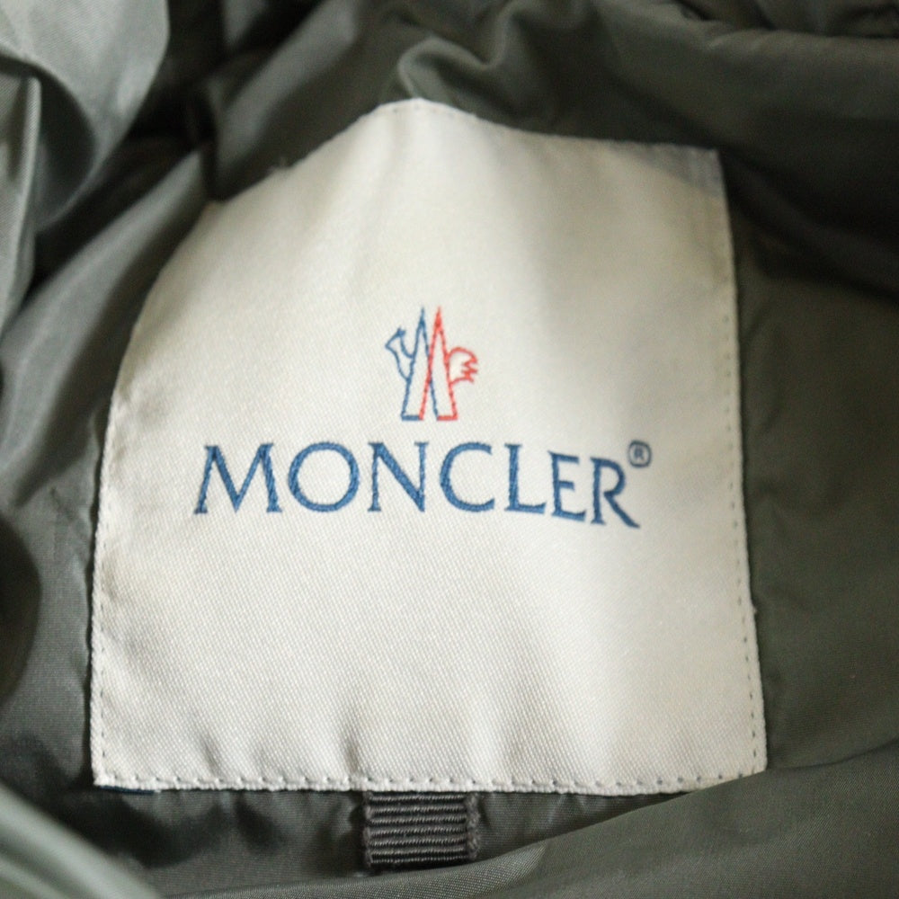 MONCLER(モンクレール) ×sacai SERI サカイ セリ ワッペンロゴ ナイロン フリル フーデッド ジップアップ ダウンジャケット グレー/カーキ レディース 2209S4630705 54062