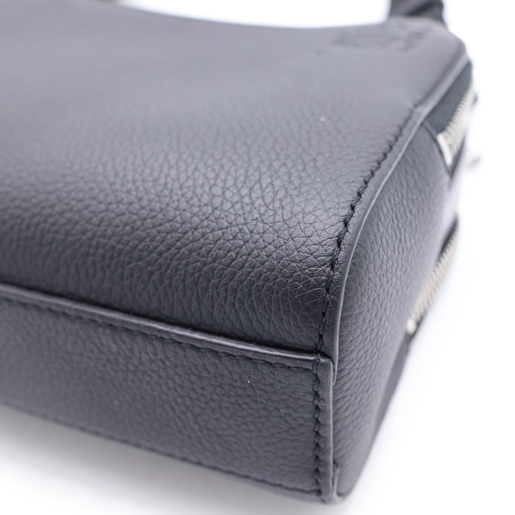 LOEWE(ロエベ) アナグラム カメラバッグ ミニ ショルダーバッグ ソフトグレインカーフ ブラック C660R41X02 シルバー金具