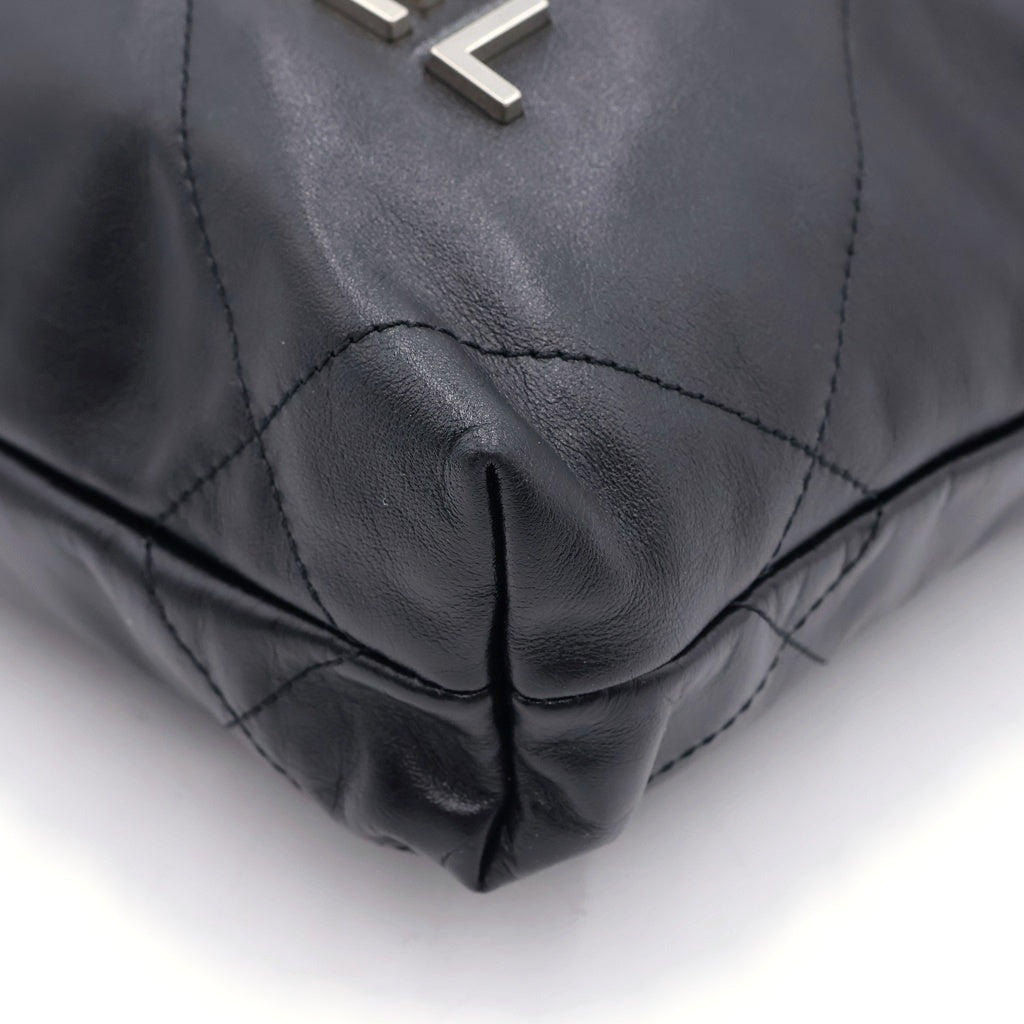 CHANEL(シャネル) シャネル22 ミニ シャイニーカーフスキン レザー チェーンショルダーバッグ シルバー金具 ブラック プレート レディース