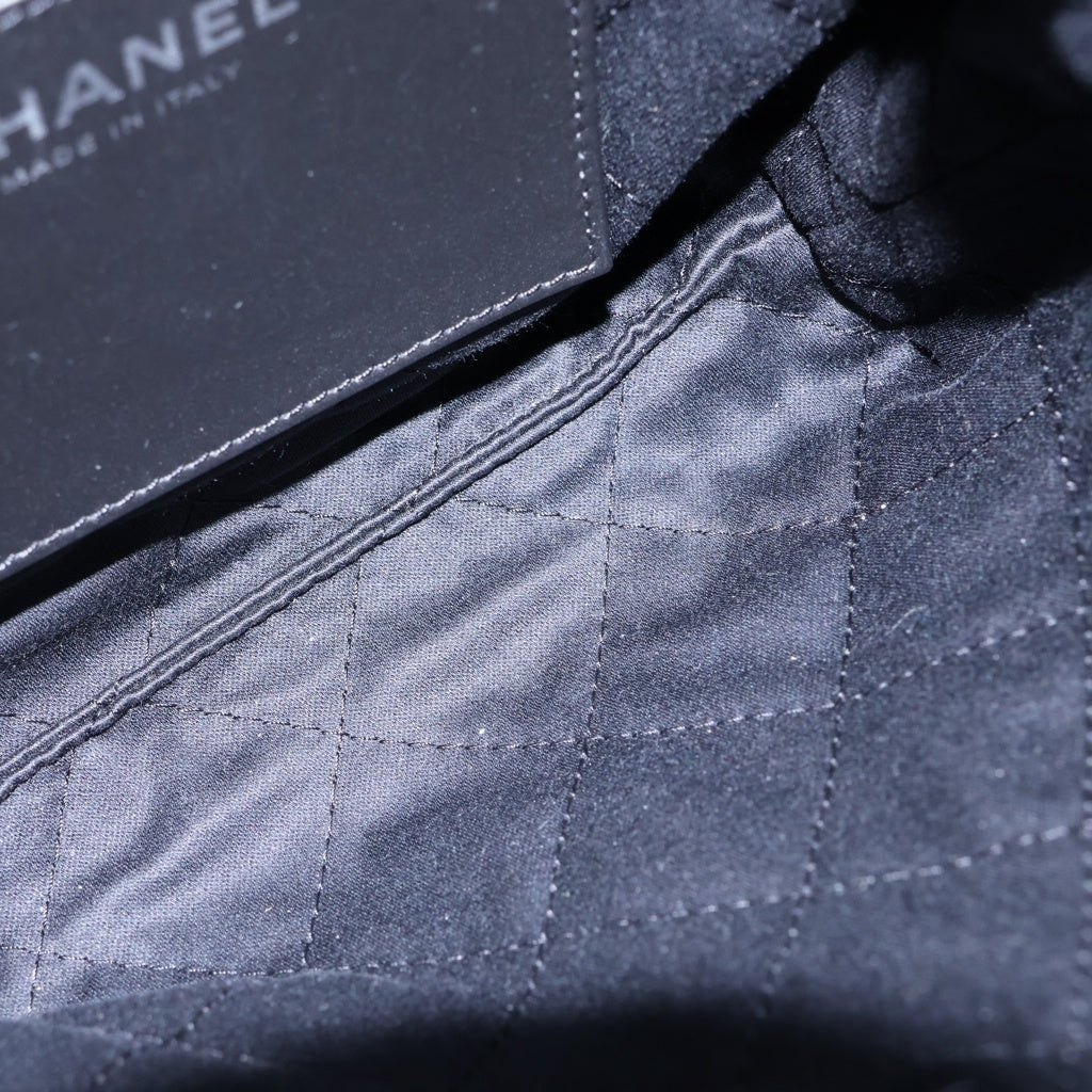 CHANEL(シャネル) シャネル22 ミニ シャイニーカーフスキン レザー チェーンショルダーバッグ シルバー金具 ブラック プレート レディース