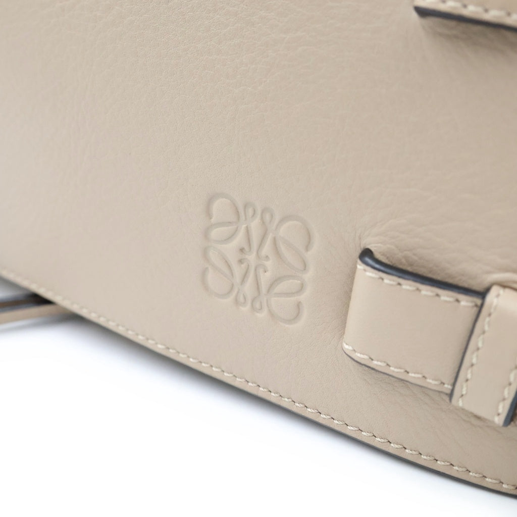 LOEWE(ロエベ) ハンモック スモール 2WAYハンドバッグ ショルダーバッグ ベージュ レザー ゴールド金具 レディース