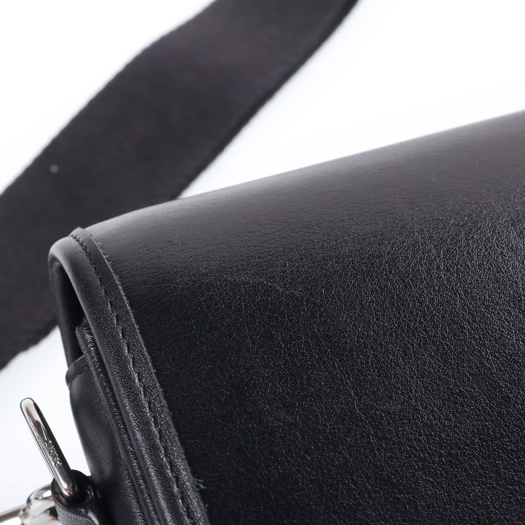 CELINE(セリーヌ) トリオンフ スモール ブザス ショルダーバッグ ミニバッグ ブラック レザー シルバー金具 レディース
