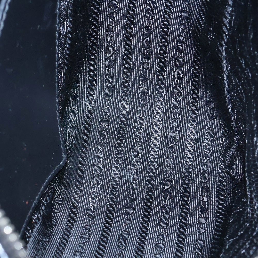 PRADA(プラダ) ロゴ サフィアーノ レザートライアングルショルダーバッグ ブラック 2VH155