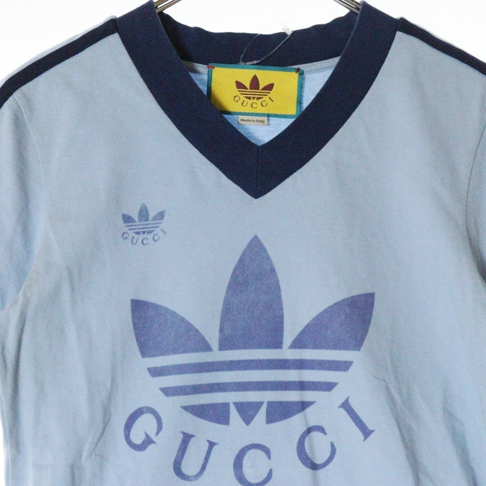 GUCCI(グッチ) 22SS ×adidas アディダス トレフォイルロゴ プリント Vネック 半袖Tシャツ カットソー ライトブルー レディース 693636